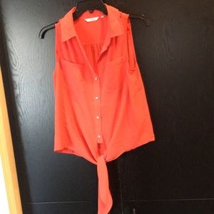 ZOA New York sleeveless button up tie blouse